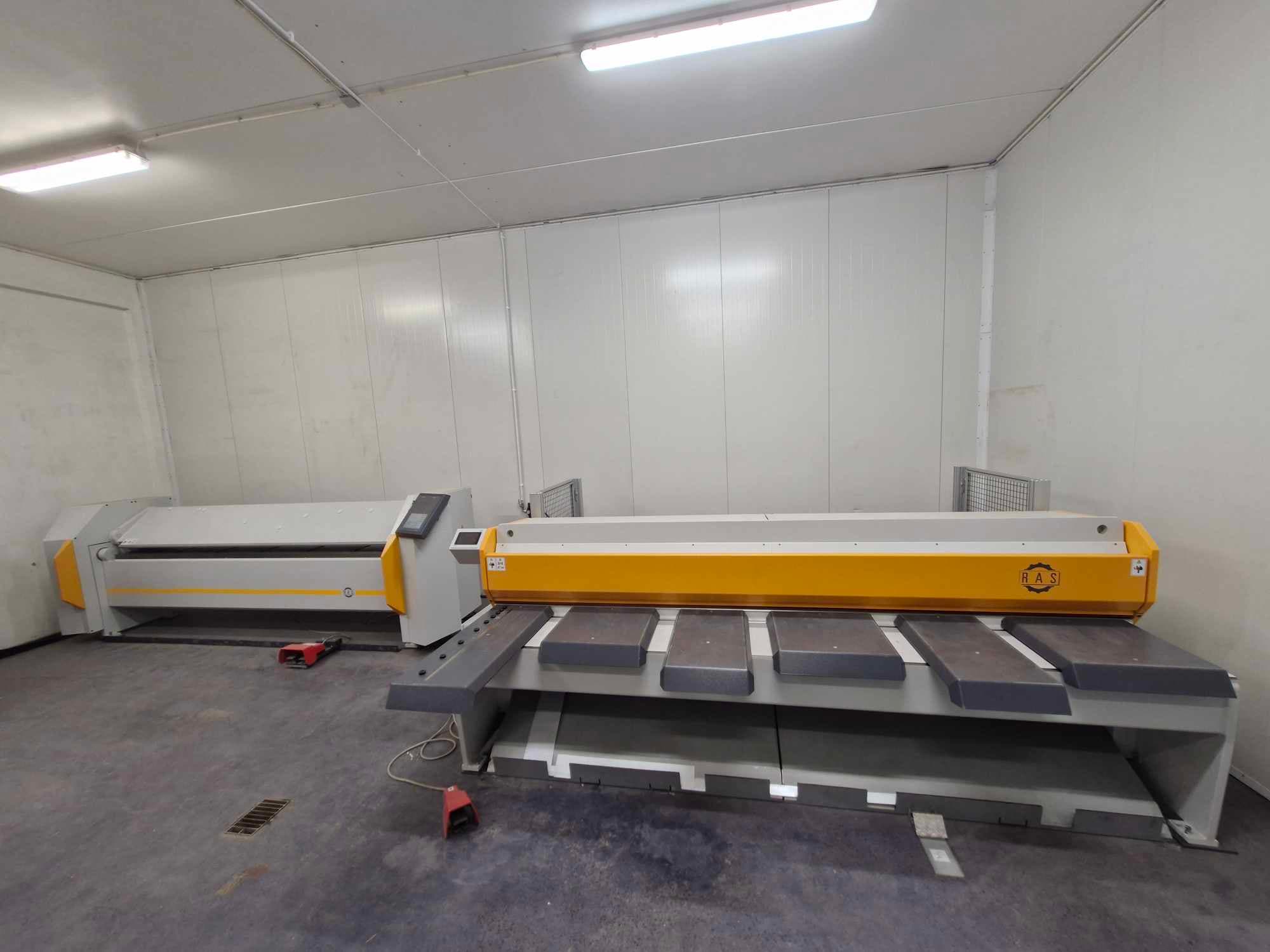 Blikksmíðavél með skurðar- og beygjubúnaði